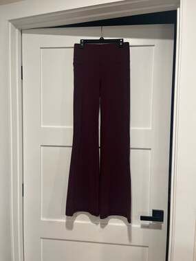Athleta Elation Flare Pant in Damask Mauve Size Small Petite